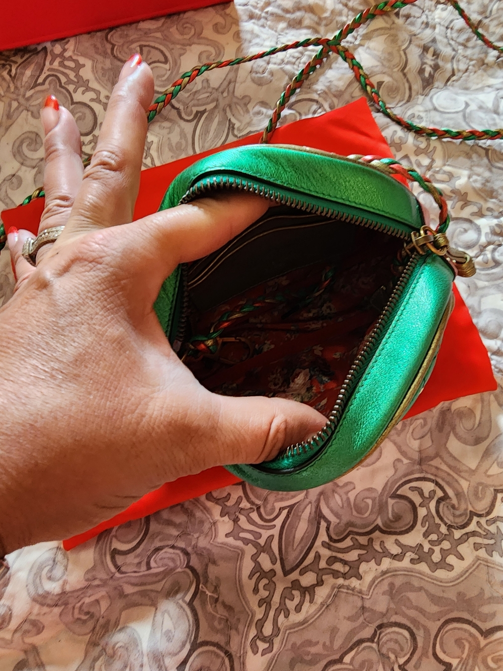 New Condition Gucci Quilted Red & Green Crossbody Bag - Picture 4 of 10